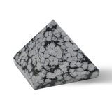 Piramida Sculptata Manual 60mm din Piatra Obsidian Fulg de Nea Natural