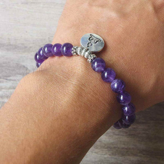 Bratara zen cu cristale semipretioase din ametist 8 mm si pandantiv argintiu gravat cu Buddha Feng shui pentru meditatie, liniste, echilibru