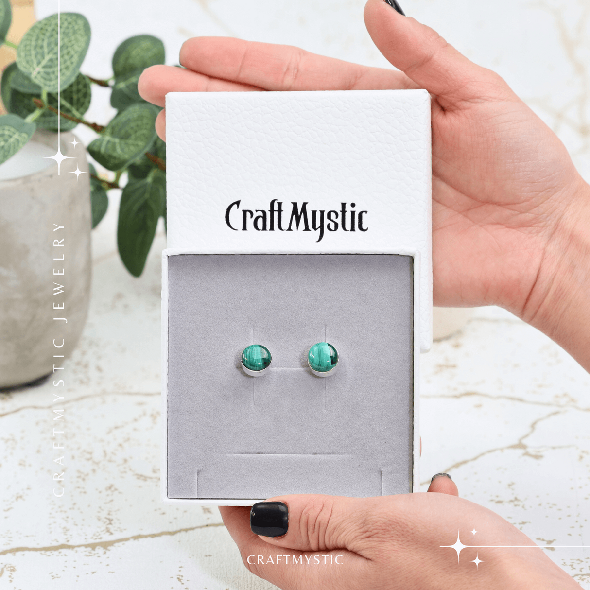 Cercei Eleganti cu Malachit Natural - Frumusete si Protectie Intr-un Singur Accesoriu