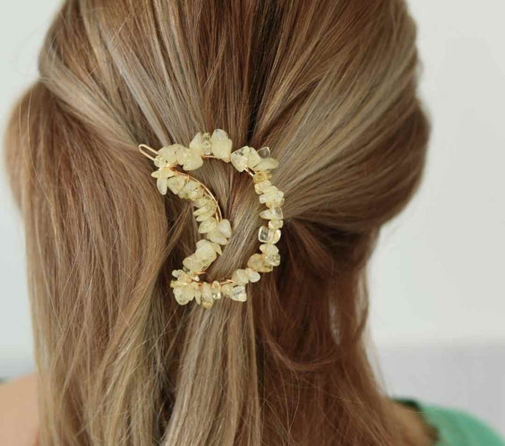 Cleme de par in forma de semiluna cu piatra naturala semipretioasa Ametist pentru un look chic si vibratii pozitive