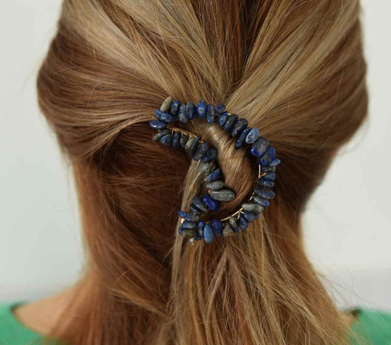 Cleme de par in forma de semiluna cu piatra naturala semipretioasa Ametist pentru un look chic si vibratii pozitive