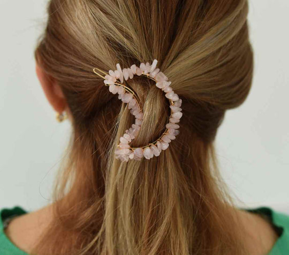 Cleme de par in forma de semiluna cu piatra naturala semipretioasa Ametist pentru un look chic si vibratii pozitive