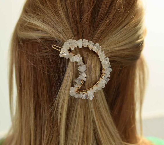 Cleme de par in forma de semiluna cu piatra naturala semipretioasa Ametist pentru un look chic si vibratii pozitive