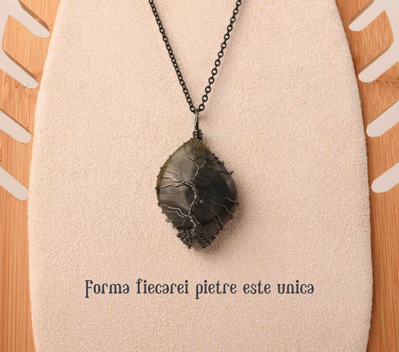 Colier cu pandantiv din labradorit natural pentru barbati si femei - Cristal neregulat lucrat manual, invelit cu sarma model arborele vietii - O piatra semipretioasa pentru meditatie, intuitie, imagin