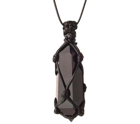Colier cu cristal vindecator Obsidian Negru, in forma hexagonala dublu varf, infasurat intr-o plasa de franghie neagra ajustabila – pentru protectie, stabilitate si armonie