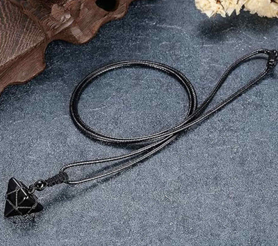 Colier Terapeutic din Obsidian sub Forma de Piramida