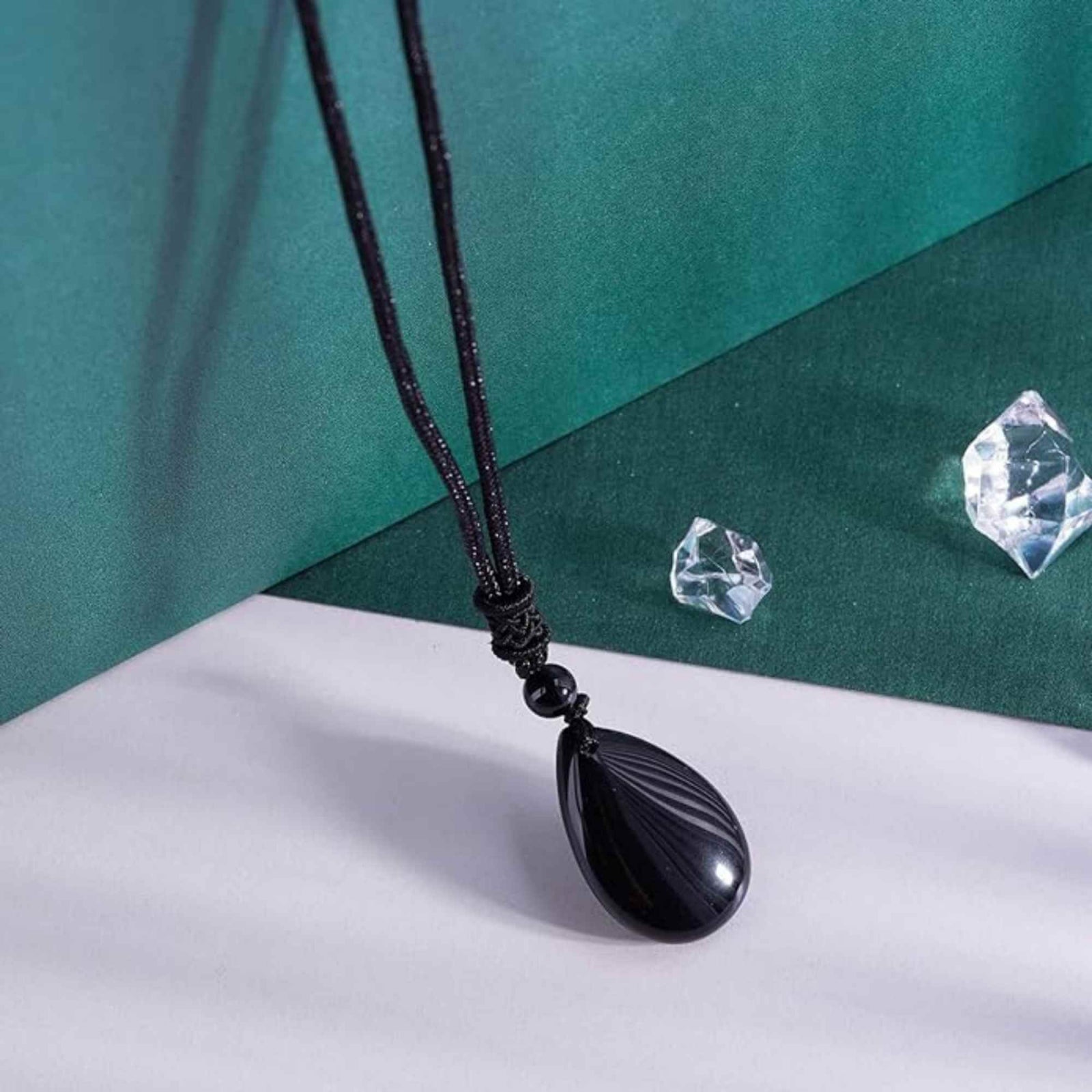 Colier din Cristal Obsidian in Forma de Lacrima Bijuterie Manuala cu Snur Reglabil pentru Barbati si Femei