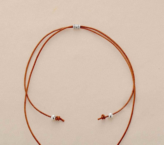 Colier Boho cu Snur de Piele Lucrat Manual si Pandantiv cu Labradorit Natural