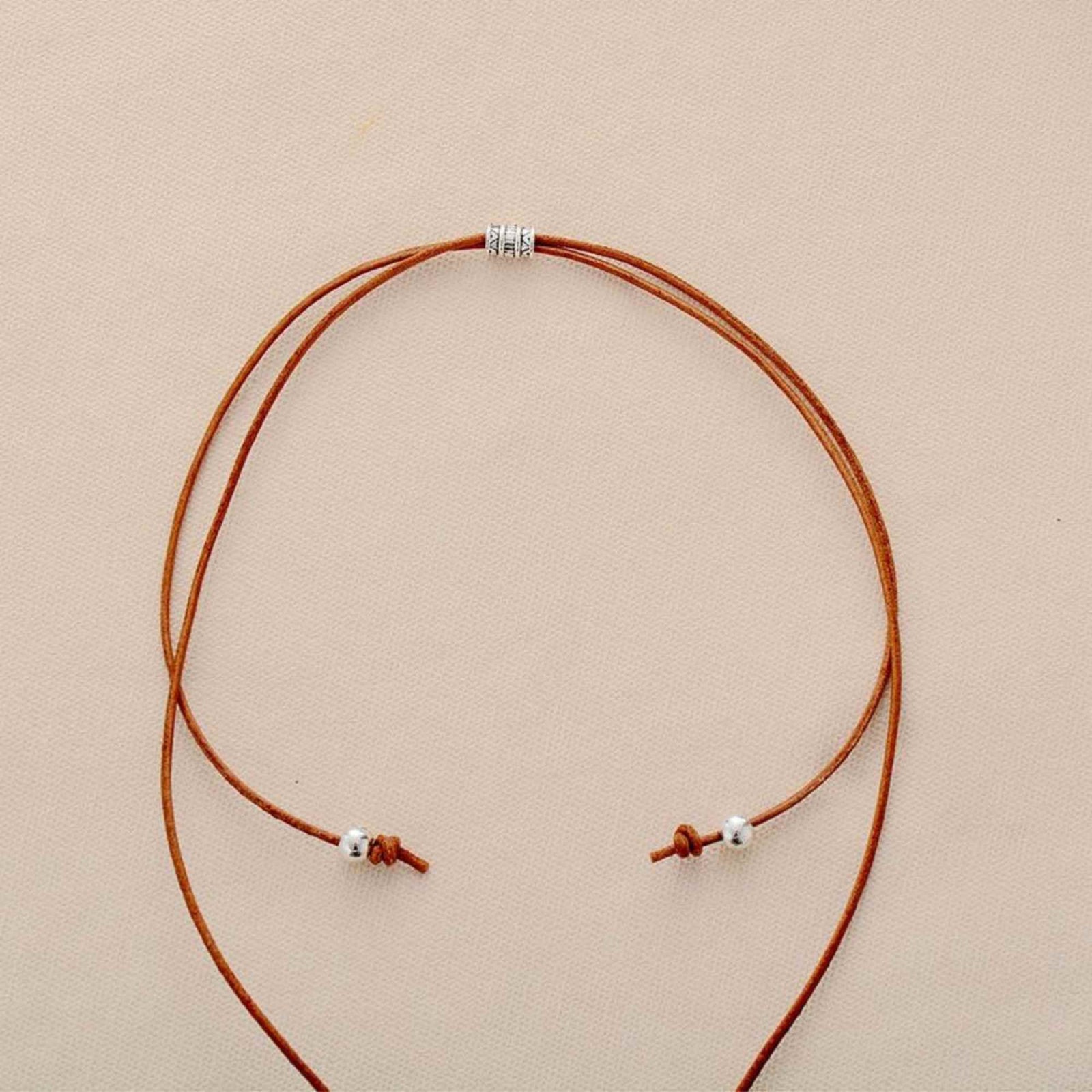 Colier Boho cu Snur de Piele Lucrat Manual si Pandantiv cu Labradorit Natural