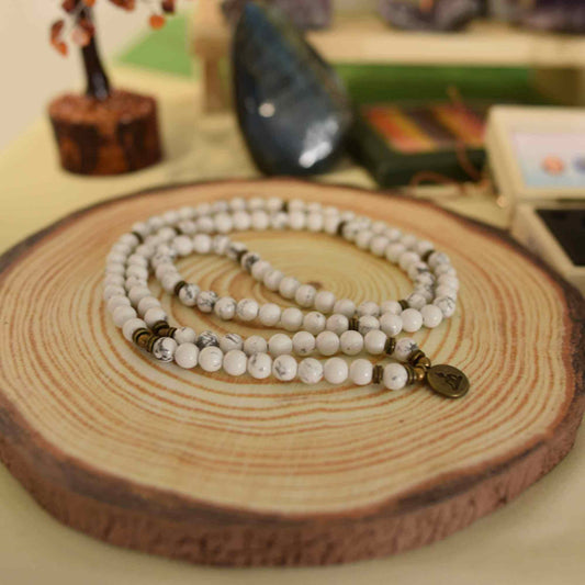 Colier-Bratara Mala din Turcoaz Alb cu 108 Margele - Eleganta si Spiritualitate intr-un Singur Accesoriu