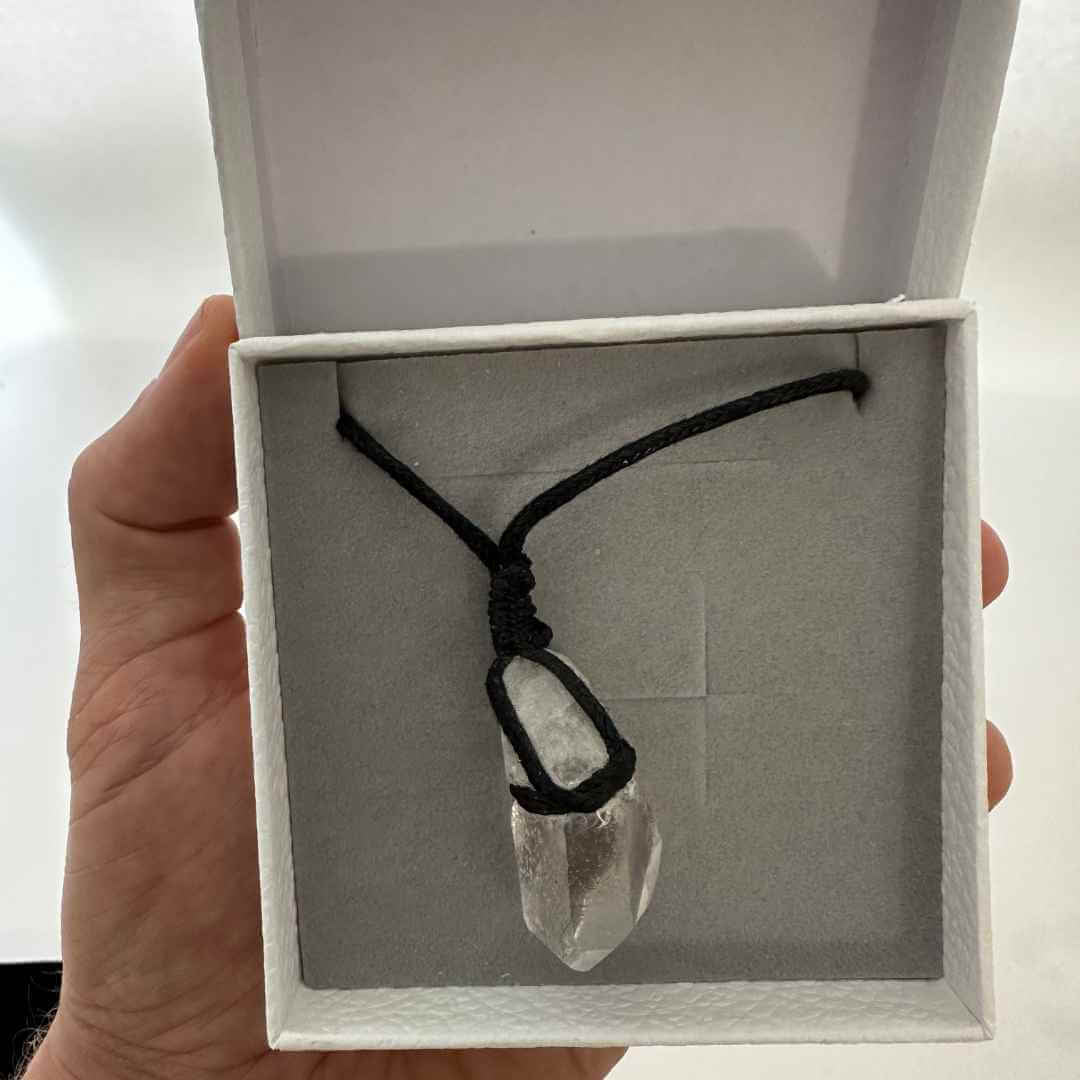 Colier cu varf brut din cuart transparent de stanca - Bijuterie eleganta si versatila - Cristal purificator