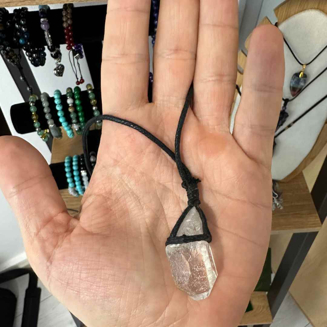 Colier cu varf brut din cuart transparent de stanca - Bijuterie eleganta si versatila - Cristal purificator