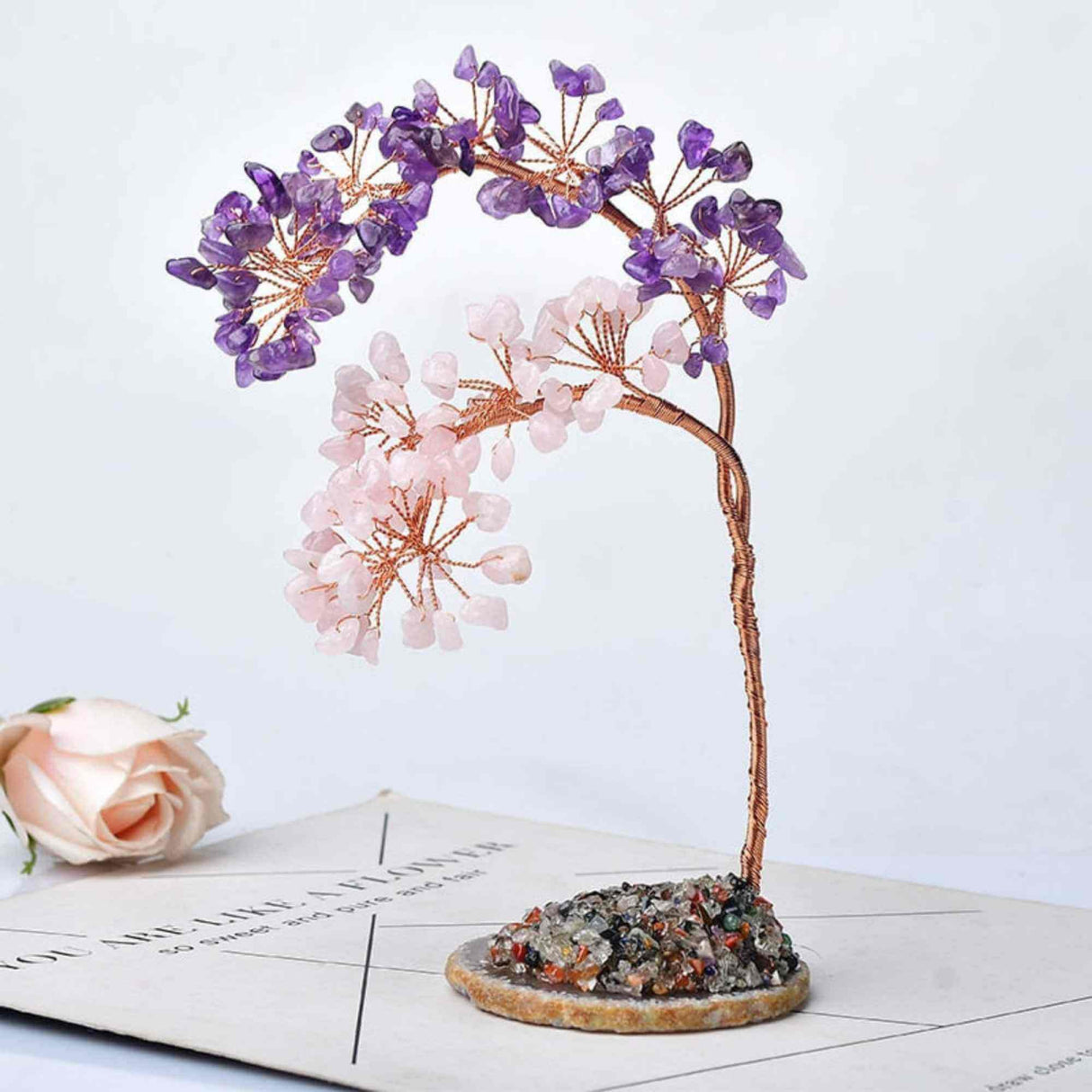 Copac pietre semipretioase ametist si cuart Roz pe felie de agat – Decor cristal feng shui, accesorii pentru birou, cristale pentru meditatie