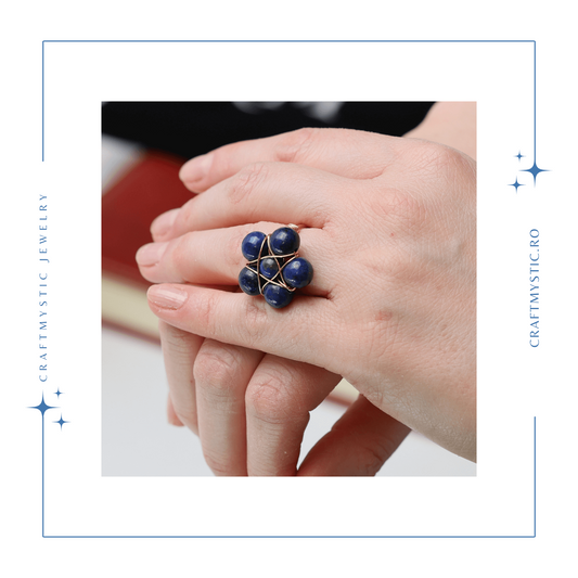 Inel Elegant in Forma de Floare cu Model Auriu si Lapis Lazuli Natural
