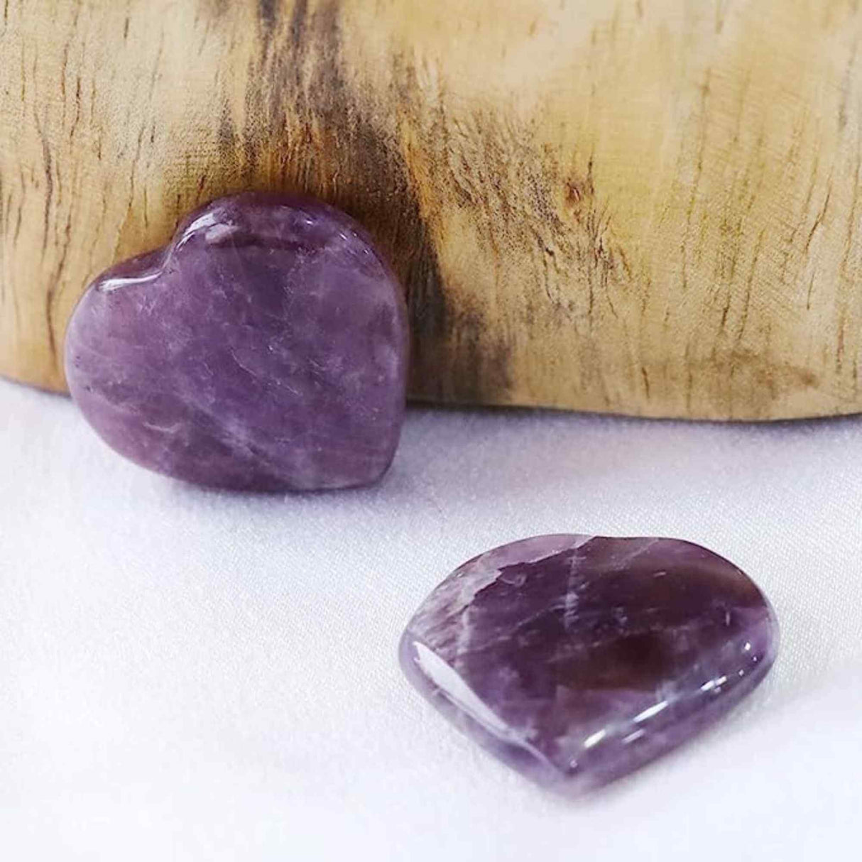 Inimioara din cristal Ametist 3 cm si saculet satin inclus - Terapie, meditatie Reiki, Mini cristale de buzunar