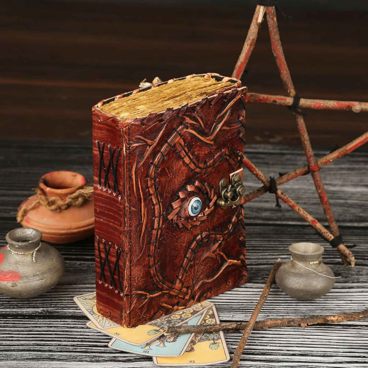 Jurnal Handmade din Piele cu Blocare si Design Carte Hocus Pocus - Hartie Vintage Tip Pergament, Ochiul Al Treilea 190-200 pagini Maro