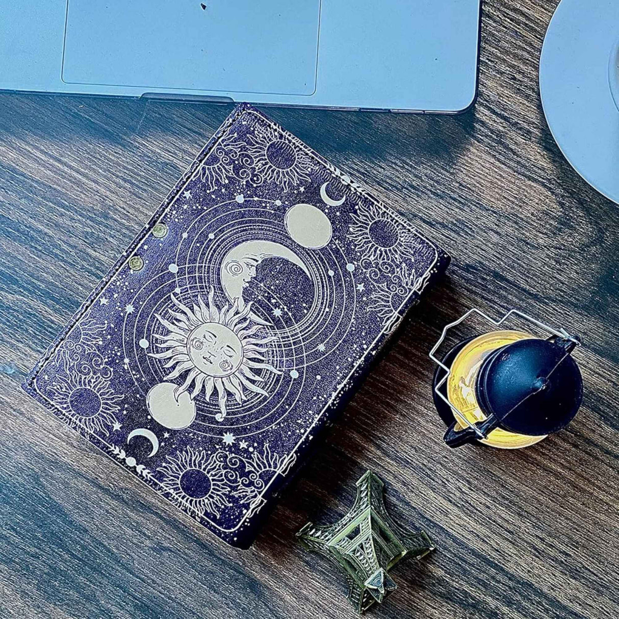 Jurnal Vintage din Piele cu Design Soare si Luna - Manual, cu Pagini de Hartie tip pergament 190-200 Pagini