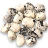 Piatra rulata din Piatra lunii curcubeu natural - Armonie și Intuiție în Viața Ta
