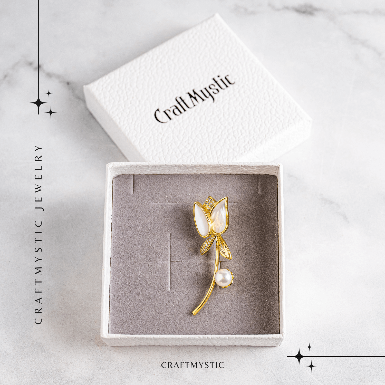 Raza de lumina – Brosa cu design floral cu perla si straluciri sidefate