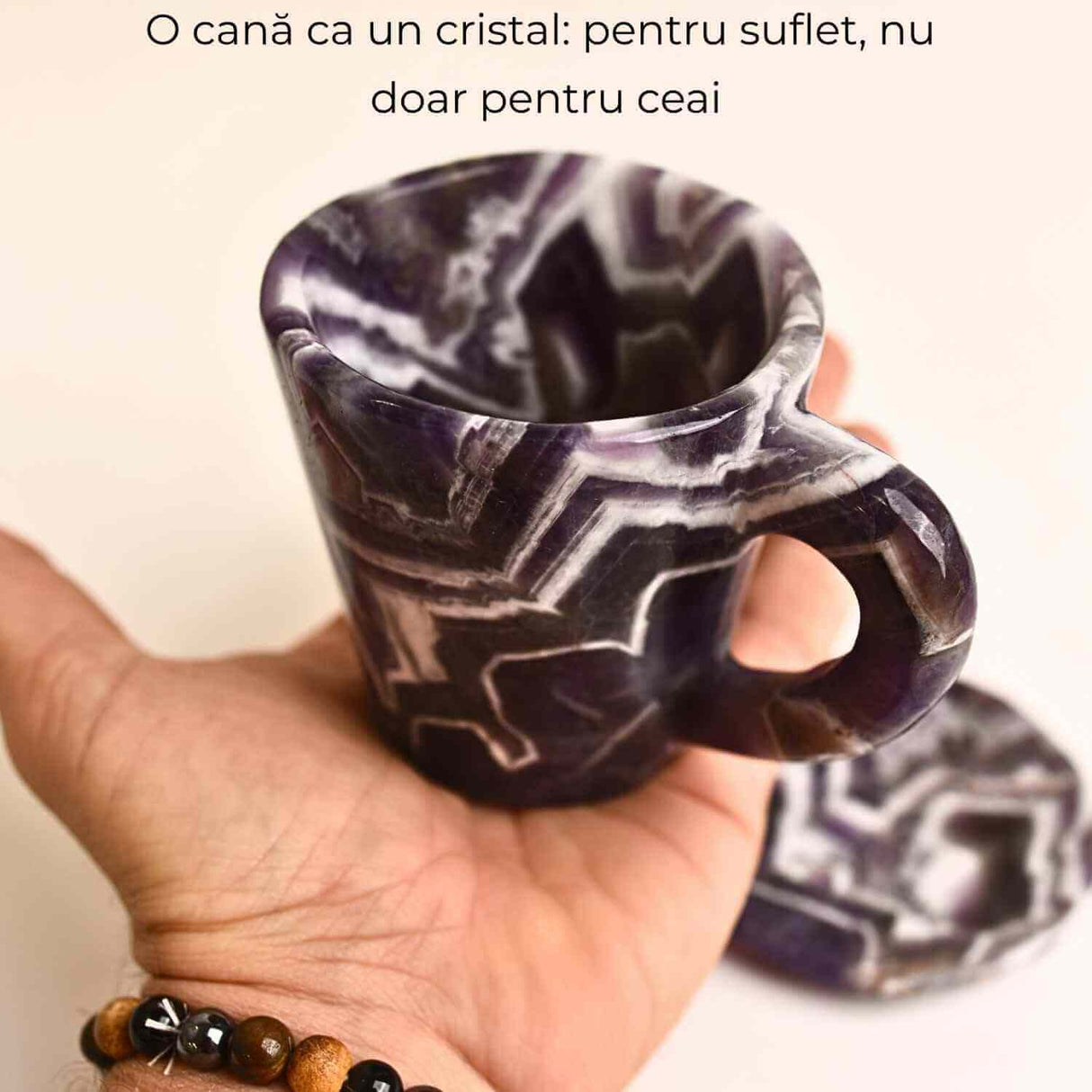 Cana din Ametist Chevron cu suport – Un ritual al rafinamentului spiritual