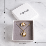 Bijuterie inspirata de natura – Inel floare de camelie cu perla si scoica