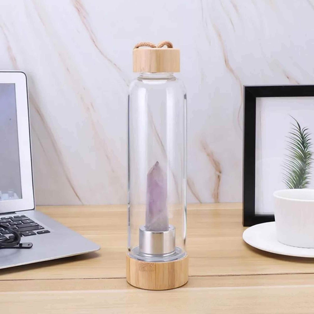 Sticla pentru apa cu varf cristal Ametist si Bambus - Capacitate 500 ml si include husa de protectie neagra