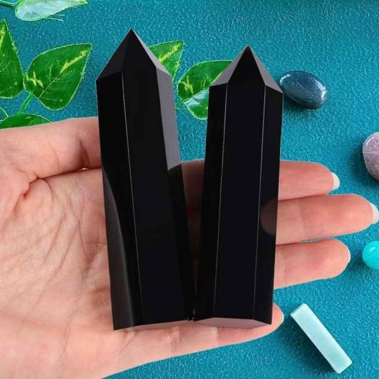 Turn de 9-10 cm din cristal semipretios vindecator hexagonal Obsidian - Obelisc pentru meditatie